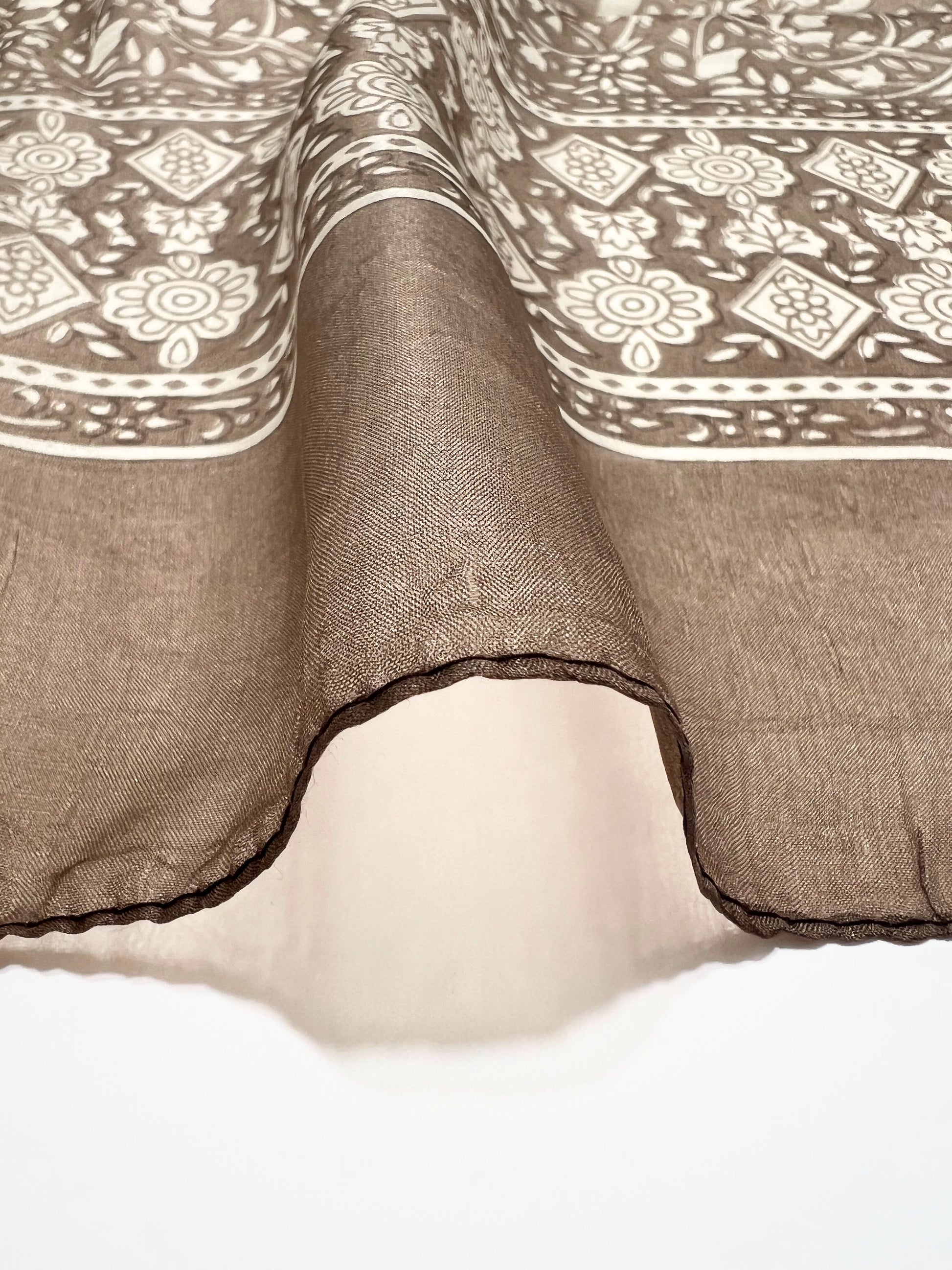 Stola Stampata In Pura Seta Taupe Caldo, Printed Silk Stole Warm Taupe