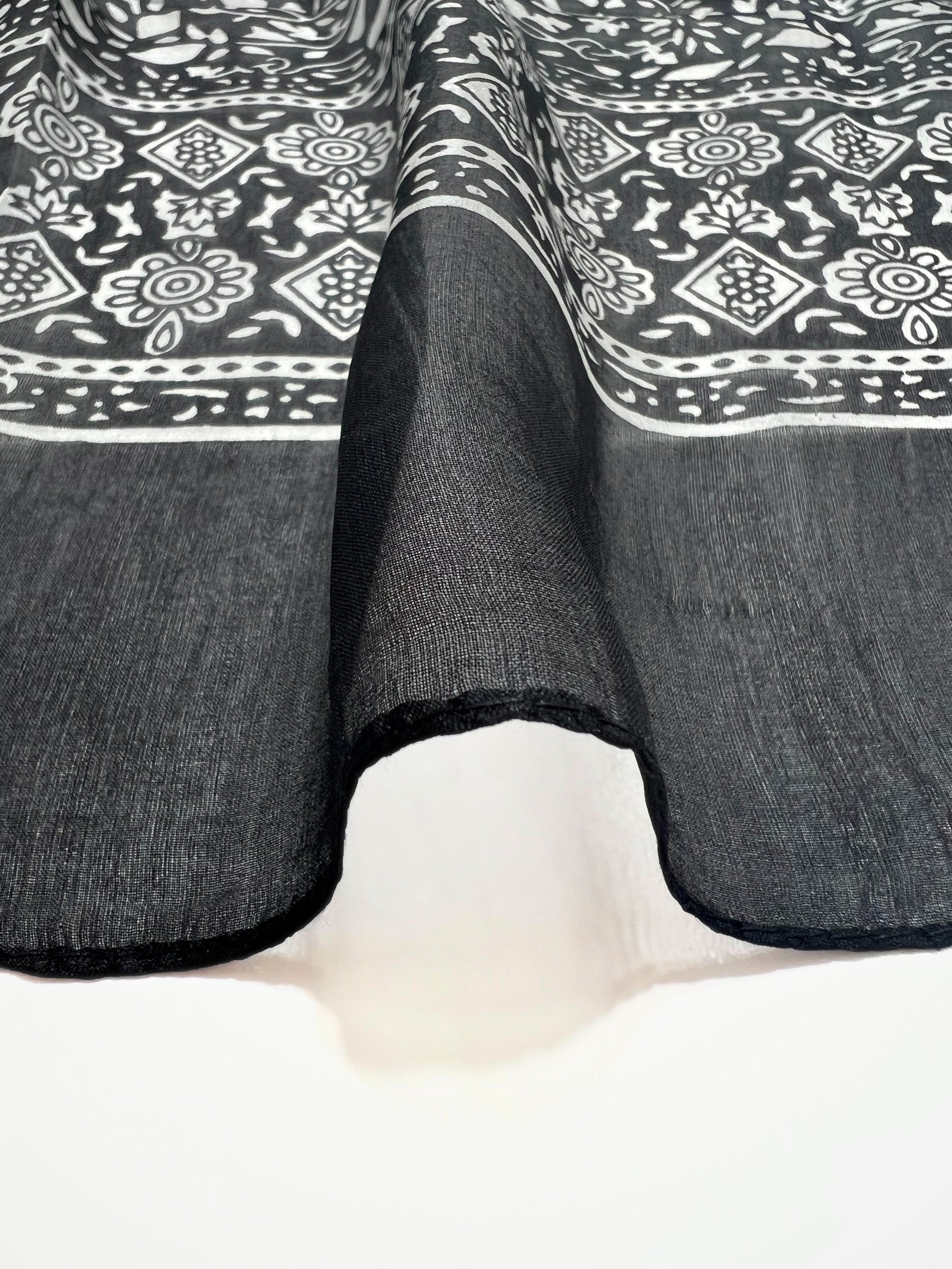 Stola Stampata In Pura Seta Nero, Printed Silk Stole Black