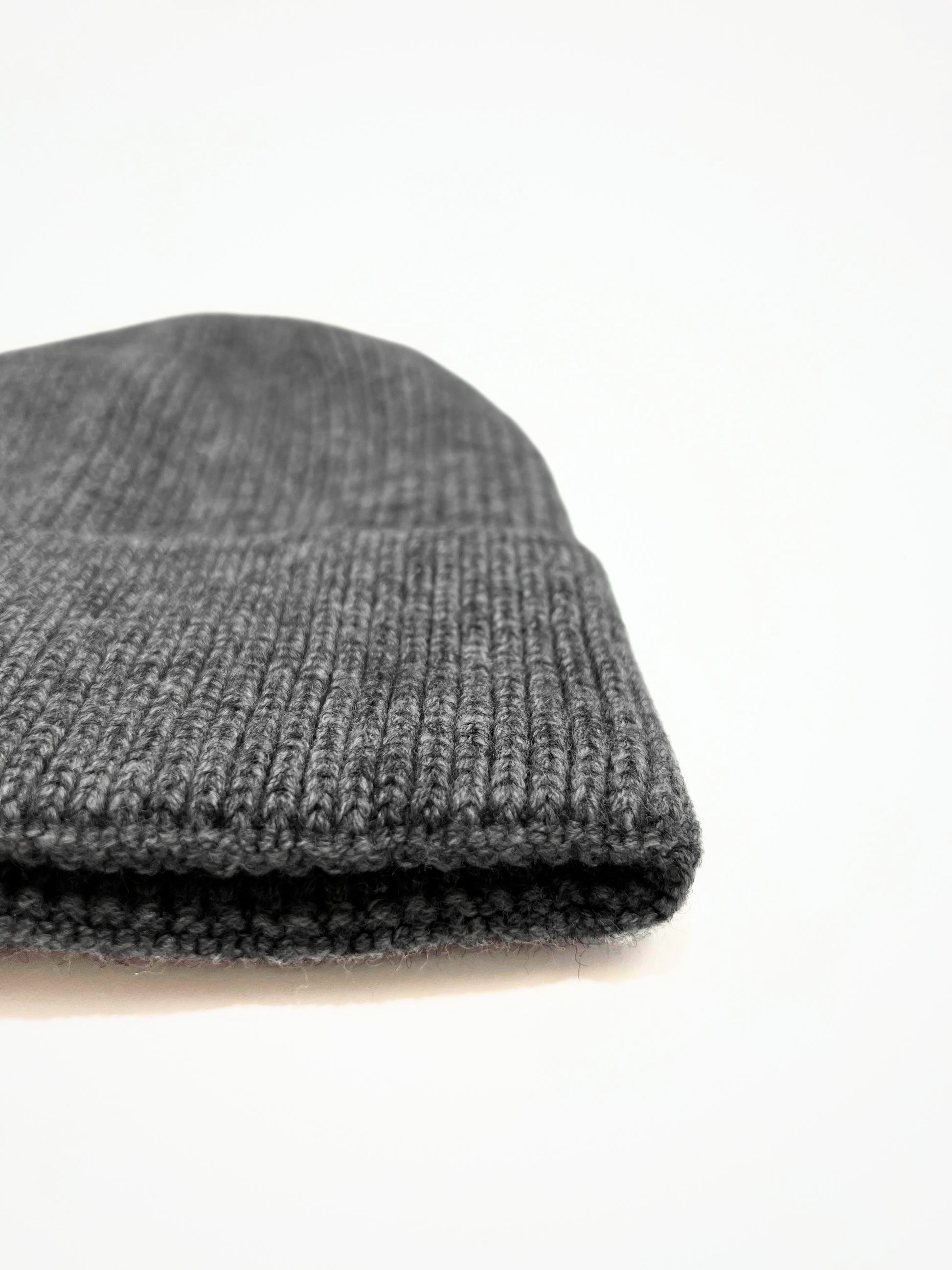 Berretto A Coste Grigio Scuro, Ribbed Beanie Dark Grey