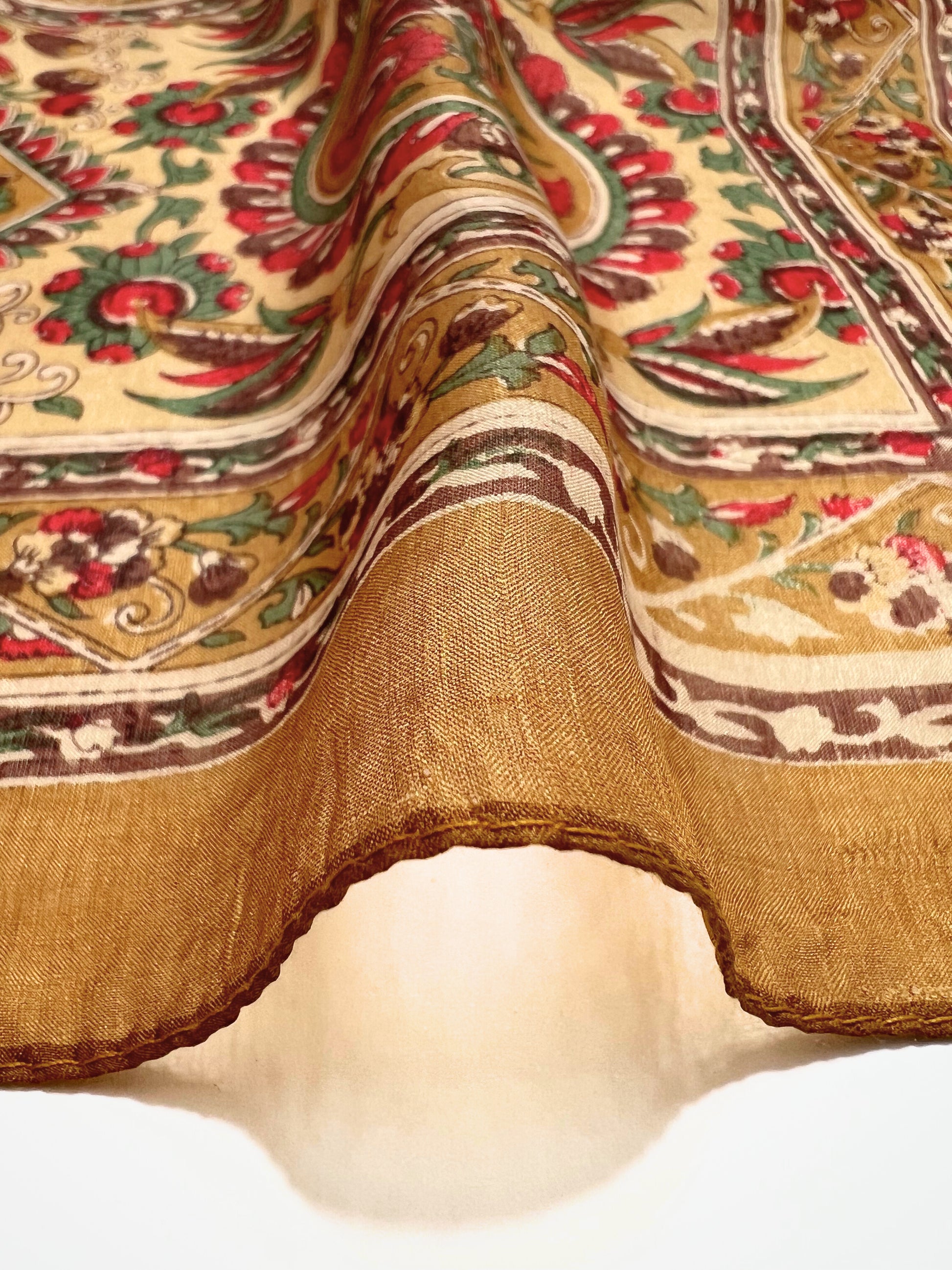 Stola Stampa Paisley In Pura Seta Biscotto, Paisley-Print Silk Stole Biscuit