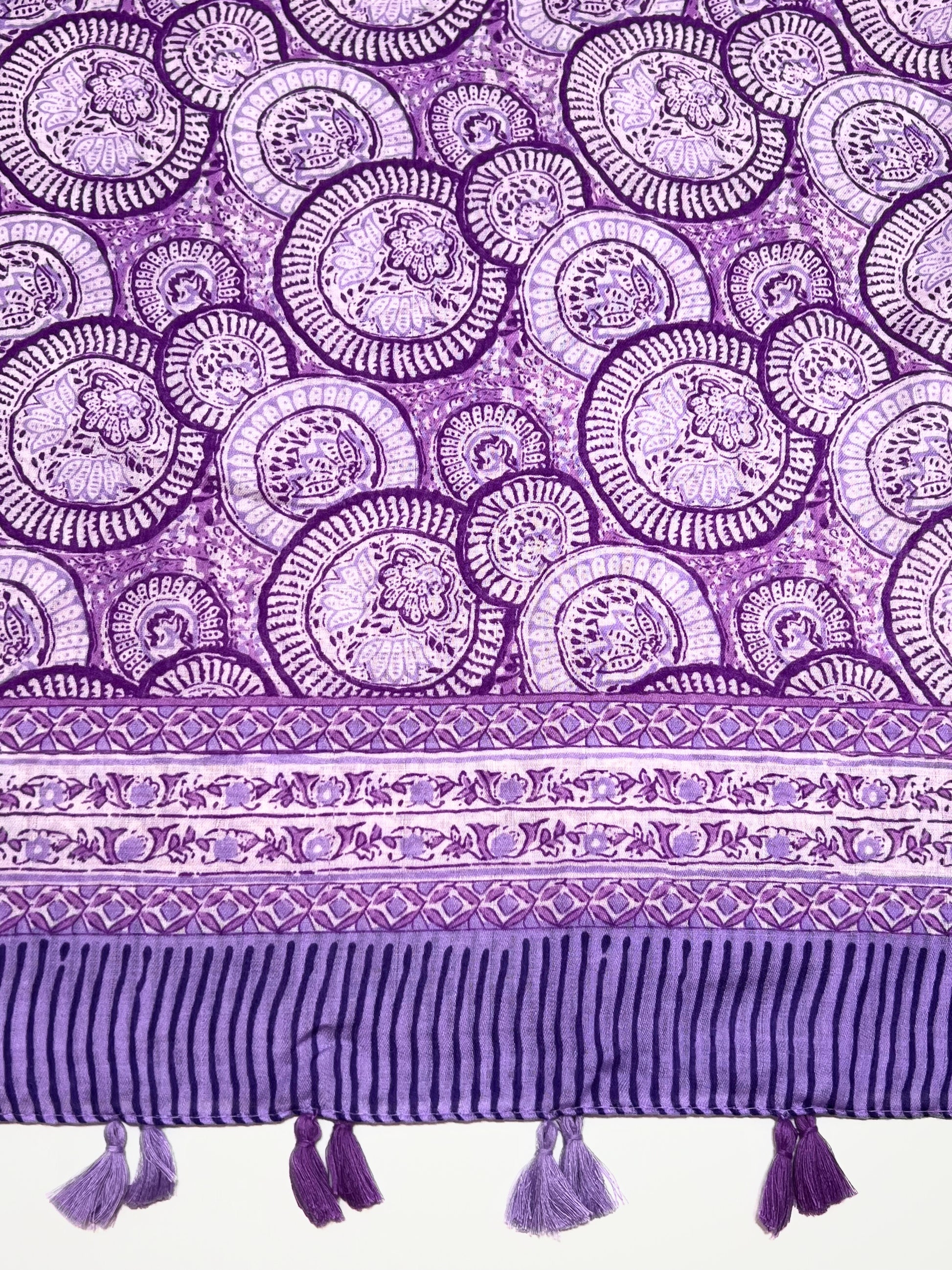 Stola Stampa Geometrica Con Nappine Viola