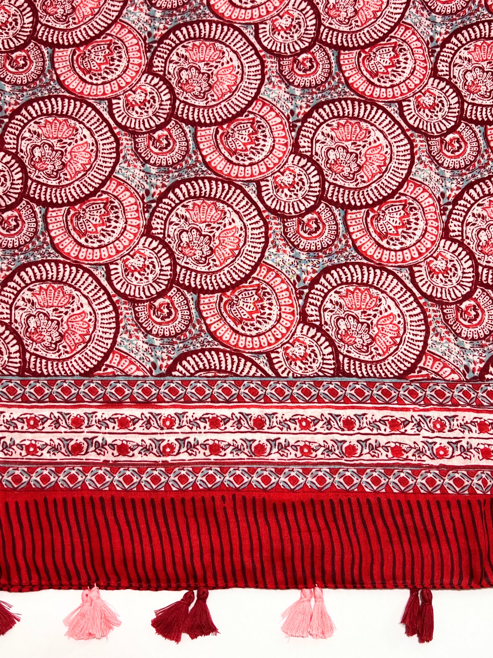 Stola Stampa Geometrica Con Nappine Rosso